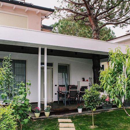 Ivy Lalzi Bay Beach House Дуррес Экстерьер фото