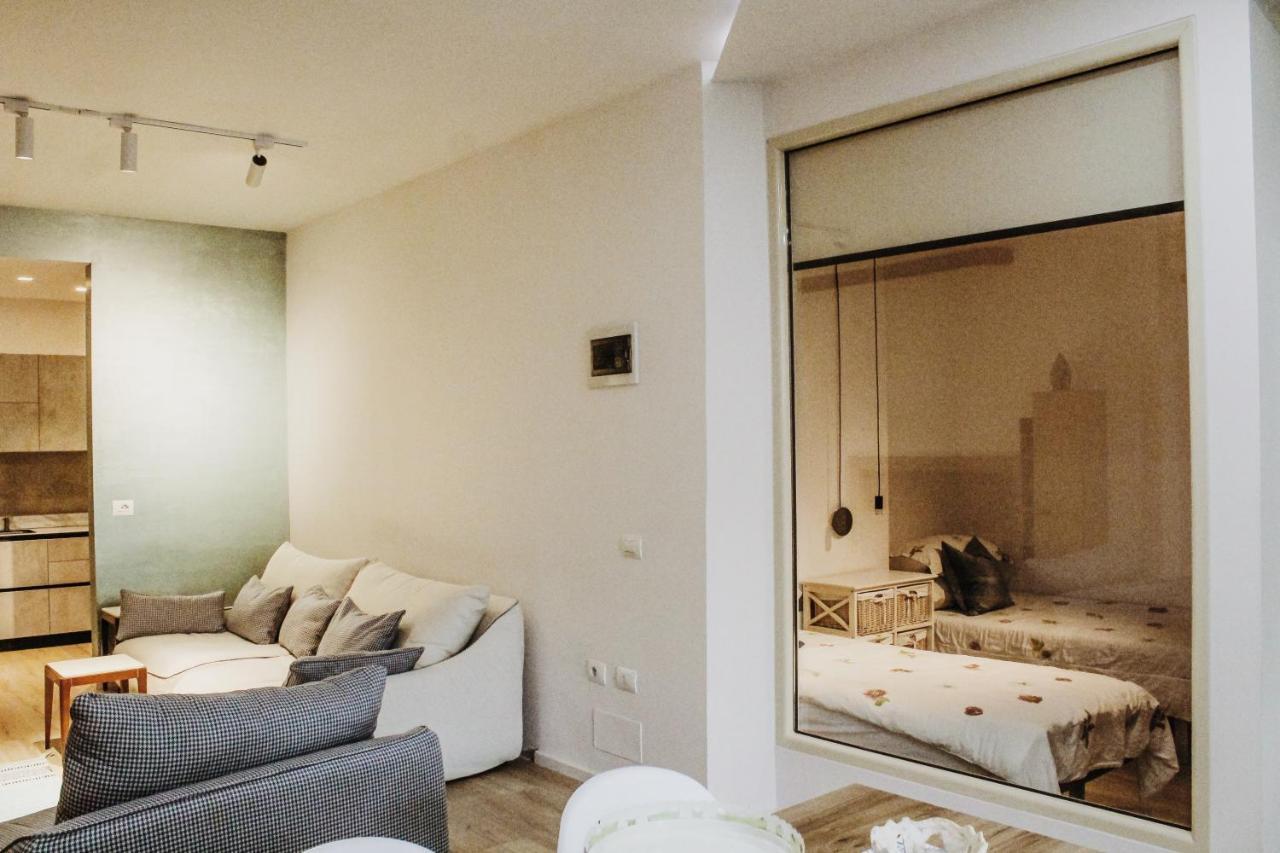 Ivy Lalzi Bay Beach House Дуррес Экстерьер фото