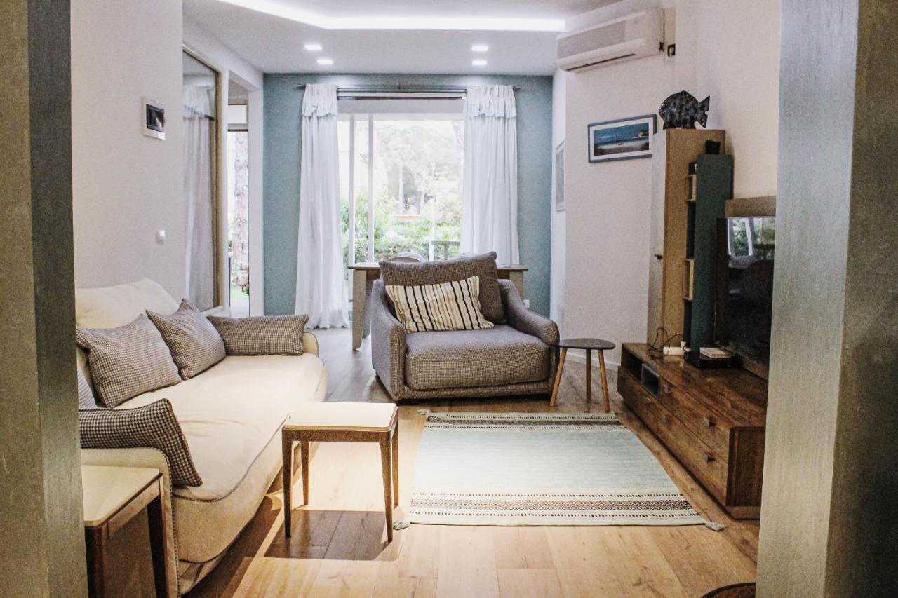 Ivy Lalzi Bay Beach House Дуррес Экстерьер фото